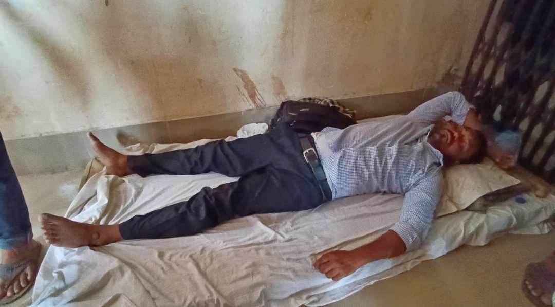 মনপুরায় চাঁদা আদায় করতে গিয়ে গণধোলাইয়ের স্বীকার হলেন ২ মৎস্য কর্মকর্তা