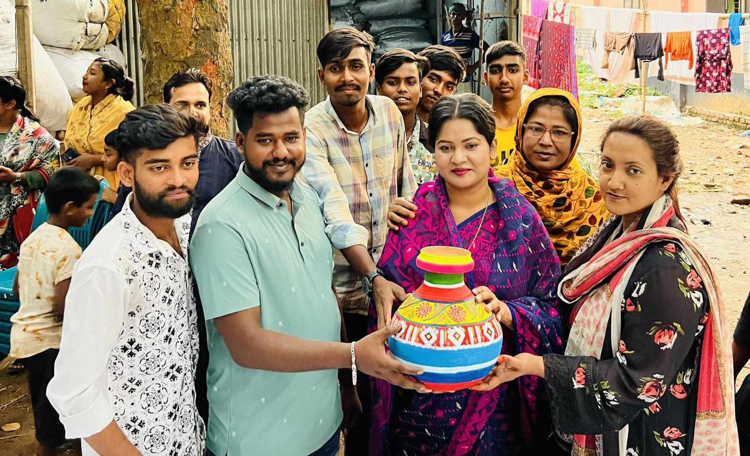 সাভারের কাঠগড়ায় মনিকা আক্তারের কলস প্রতীকে উঠান বৈঠক জনসমুদ্রে পরিনত।