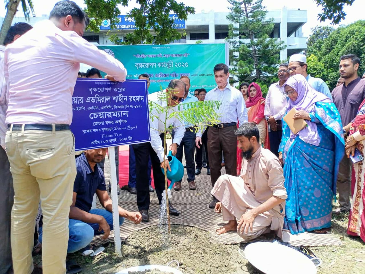 বৃক্ষরোপণ কর্মসূচির উদ্বোধন করলেন মোংলা বন্দর চেয়ারম্যান