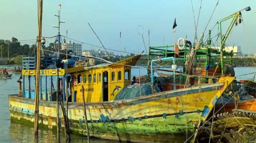 বাংলাদেশ জলসীমায় অনুপ্রবেশ, আবারও ৯ জেলেসহ ট্রলার আটক